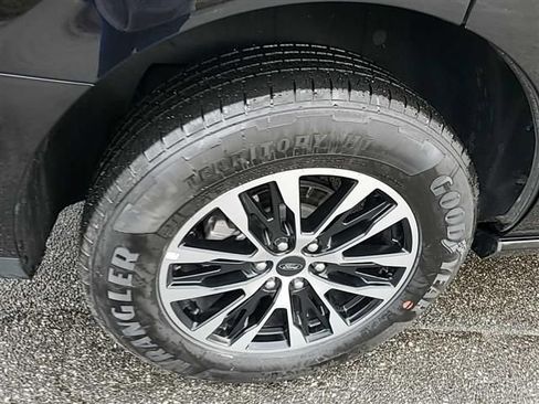 Used 2025 Ford Expedition Platinum image 7