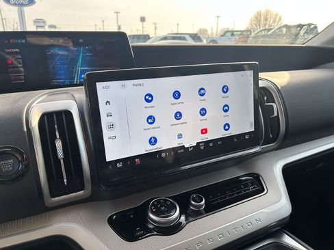 Certified 2025 Ford Expedition Active image 29