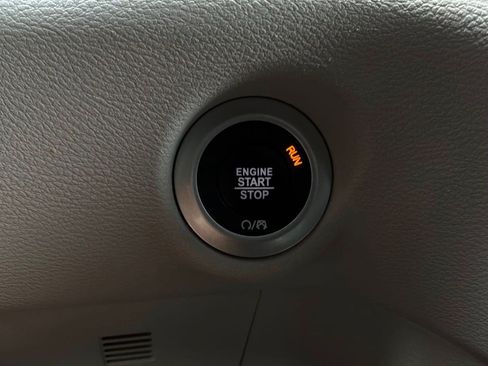 Used 2023 Chrysler Voyager LX FWD image 28