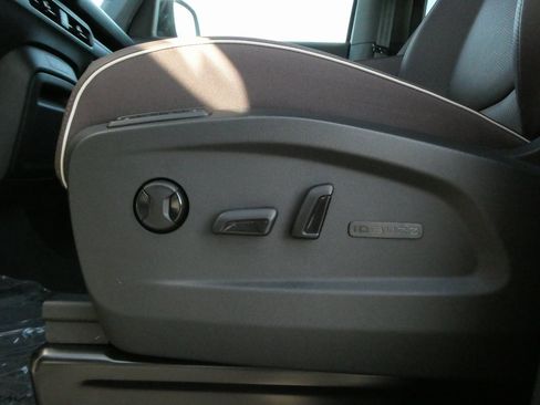 New 2025 Volkswagen ID. Buzz Pro S image 9