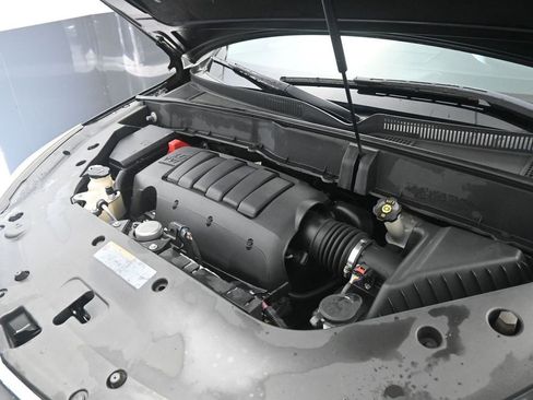 Used 2017 Chevrolet Traverse LT w/ Style and Technology Package image 11