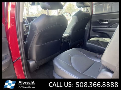 Used 2024 Toyota Grand Highlander XLE image 12