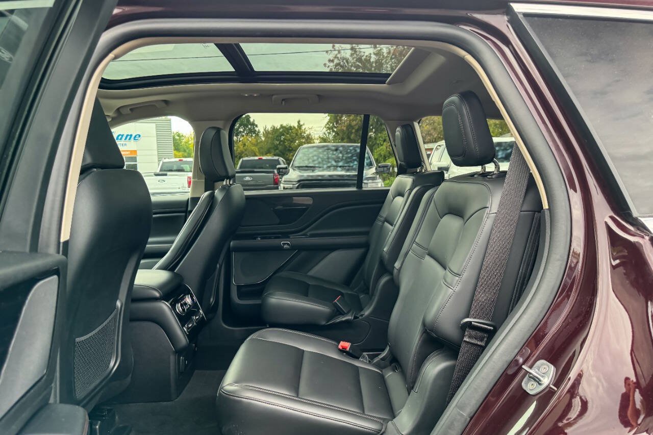 Used 2024 Lincoln Aviator AWD w/ Premium Package image 20