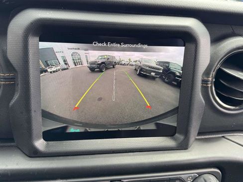 Used 2022 Jeep Wrangler Unlimited Sahara image 13