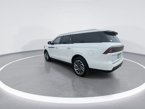 New 2025 Lincoln Navigator L Reserve AWD/4WD image 6