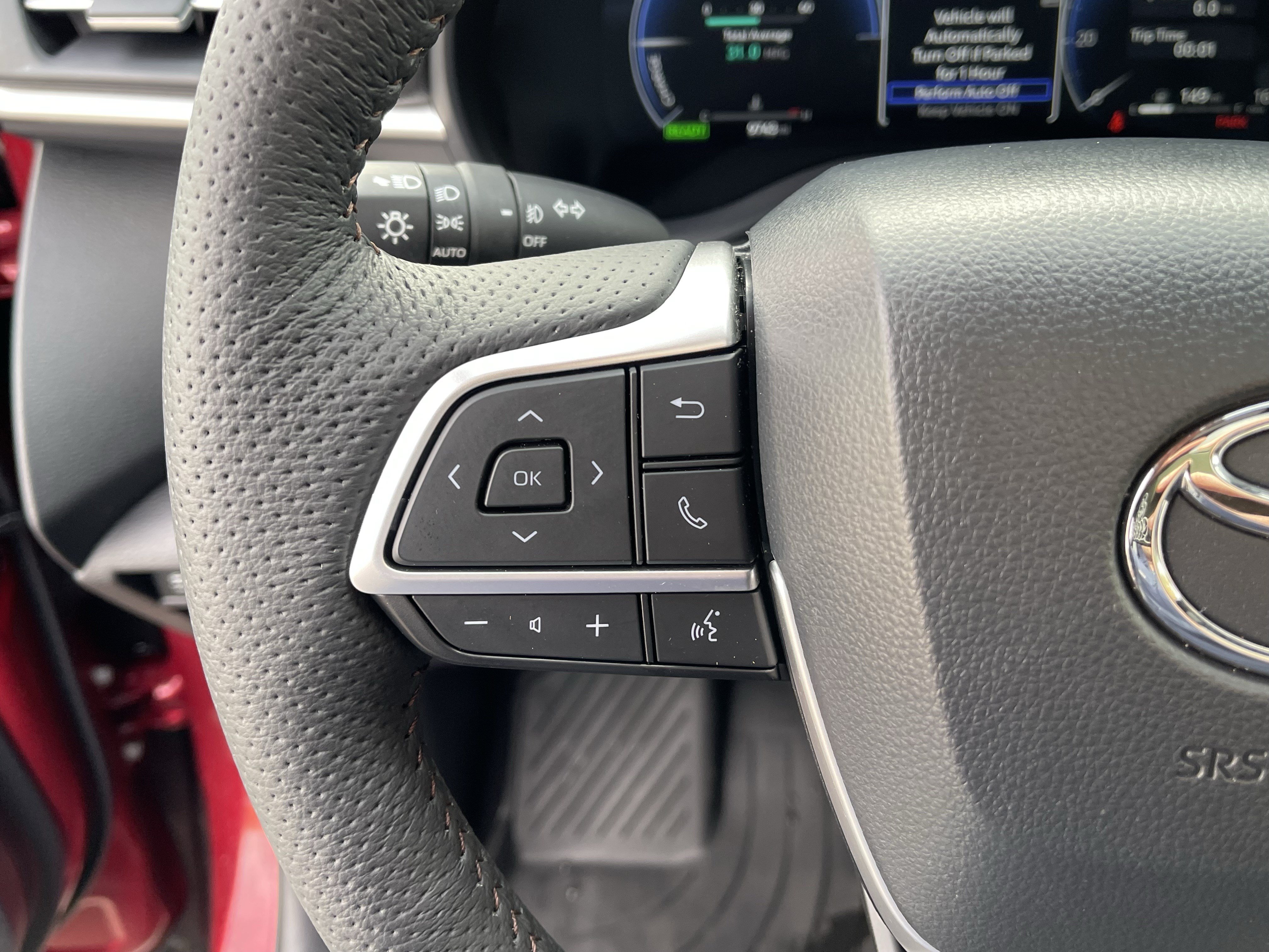 Used 2025 Toyota Sienna Platinum AWD/4WD image 22