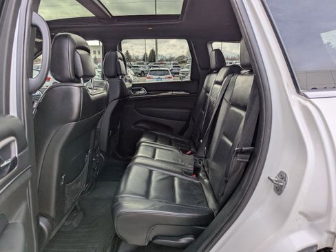 Used 2018 Jeep Grand Cherokee Overland image 31
