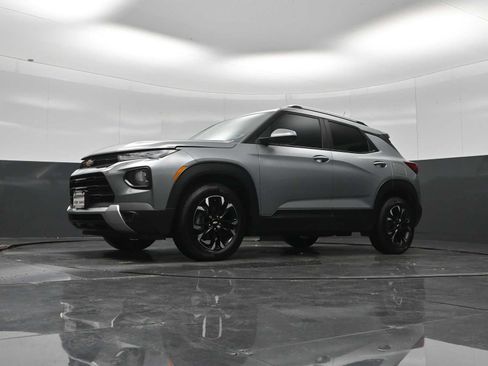 Used 2023 Chevrolet TrailBlazer LT FWD image 21