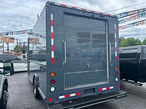 Used 2019 Ford E-450 and Econoline 450 Super Duty RWD image 8
