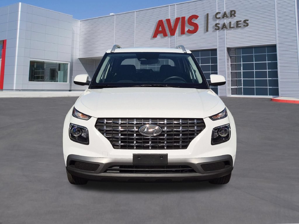 Used 2025 Hyundai Venue SEL FWD image 2