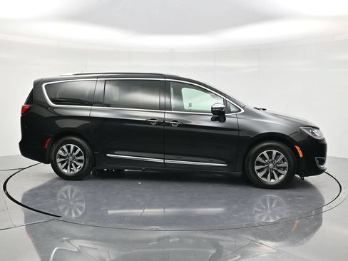 Used 2020 Chrysler Pacifica Limited FWD image 4