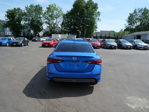 Used 2021 Nissan Sentra SR w/ SR Premium Package FWD image 4