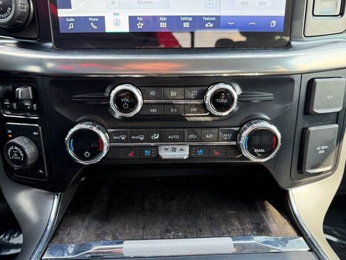 Used 2021 Ford F150 Lariat w/ Trailer Tow Package image 30