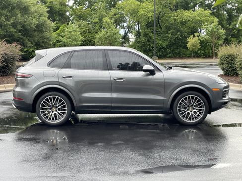 Used 2023 Porsche Cayenne AWD/4WD image 10