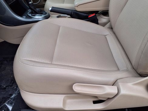 Used 2018 Volkswagen Beetle 2.0T SE w/ SE Premium Package image 12