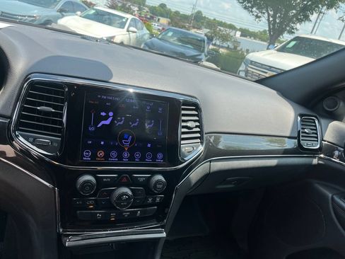 Used 2020 Jeep Grand Cherokee Trailhawk AWD/4WD image 14