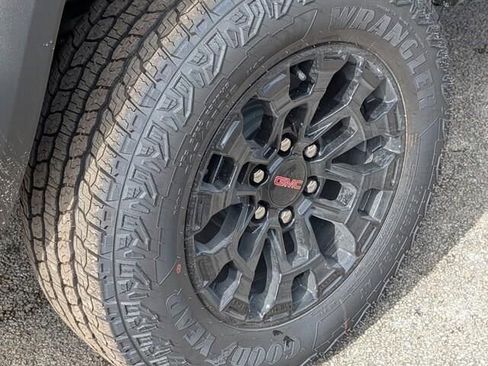 New 2026 GMC Canyon Elevation w/ Convenience Package image 6