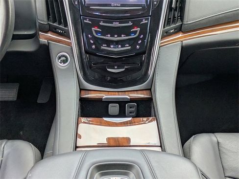 Used 2020 Cadillac Escalade ESV Premium Luxury image 19