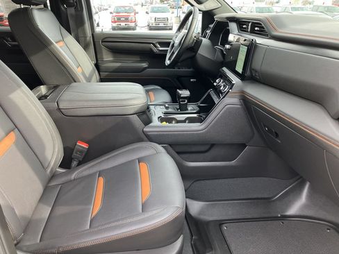 Used 2025 GMC Sierra 1500 AT4 w/ AT4 Premium Package AWD/4WD image 15