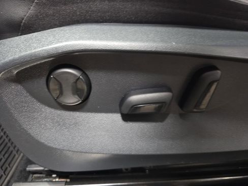 Used 2022 Volkswagen Tiguan SE R-Line image 28