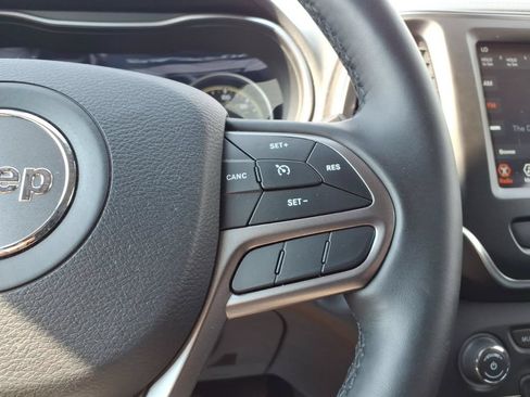 Used 2021 Jeep Cherokee Latitude Lux w/ Comfort/Convenience Group AWD/4WD image 16