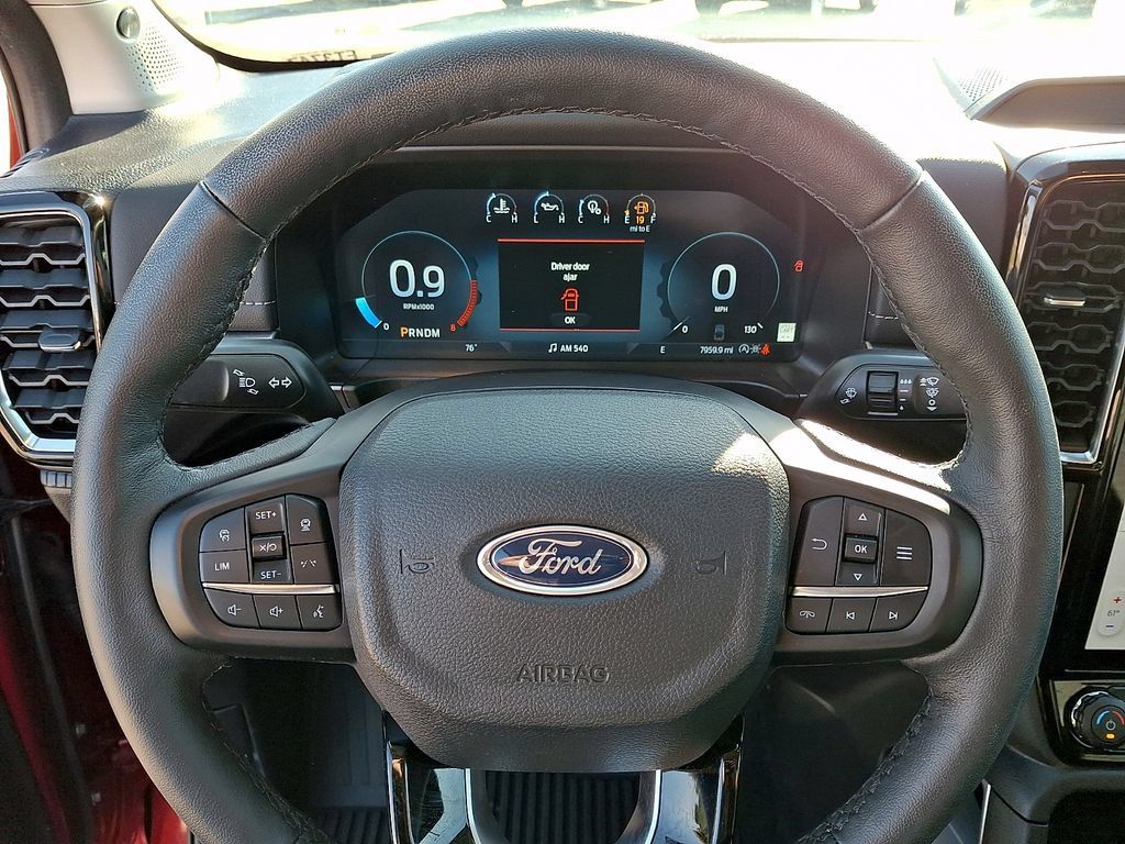 Used 2025 Ford Ranger Lariat w/ FX4 Off-Road Package AWD/4WD image 18