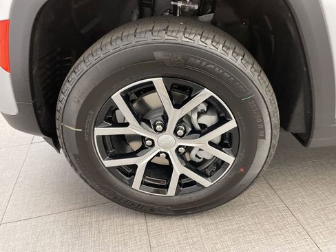 New 2025 Jeep Grand Cherokee Limited image 10