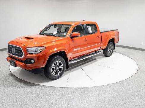 Used 2018 Toyota Tacoma SR5 AWD/4WD image 36