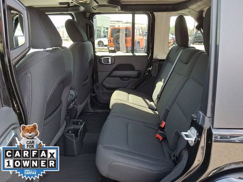 Used 2021 Jeep Wrangler Unlimited Sahara AWD/4WD image 10
