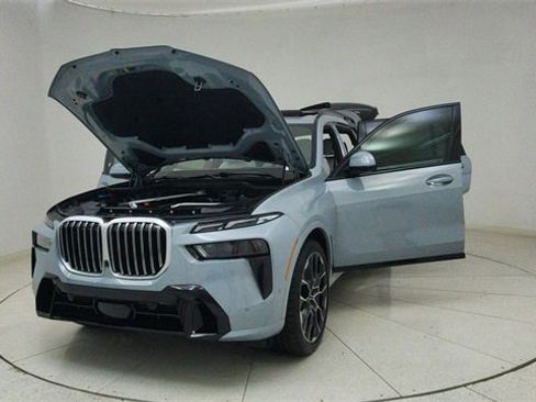 Used 2025 BMW X7 xDrive40i w/ M Sport Package image 76