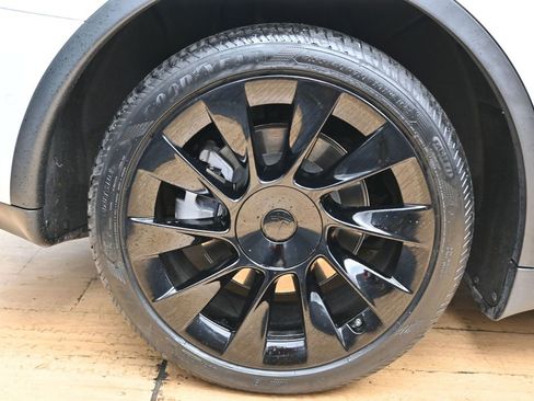 Used 2022 Tesla Model Y Long Range AWD/4WD image 13
