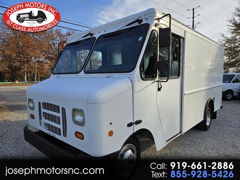 Used 2013 Ford E-350 and Econoline 350 Super Duty w/ Air Conditioning Prep Pkg image 1