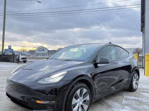Used 2021 Tesla Model Y Long Range AWD/4WD image 3