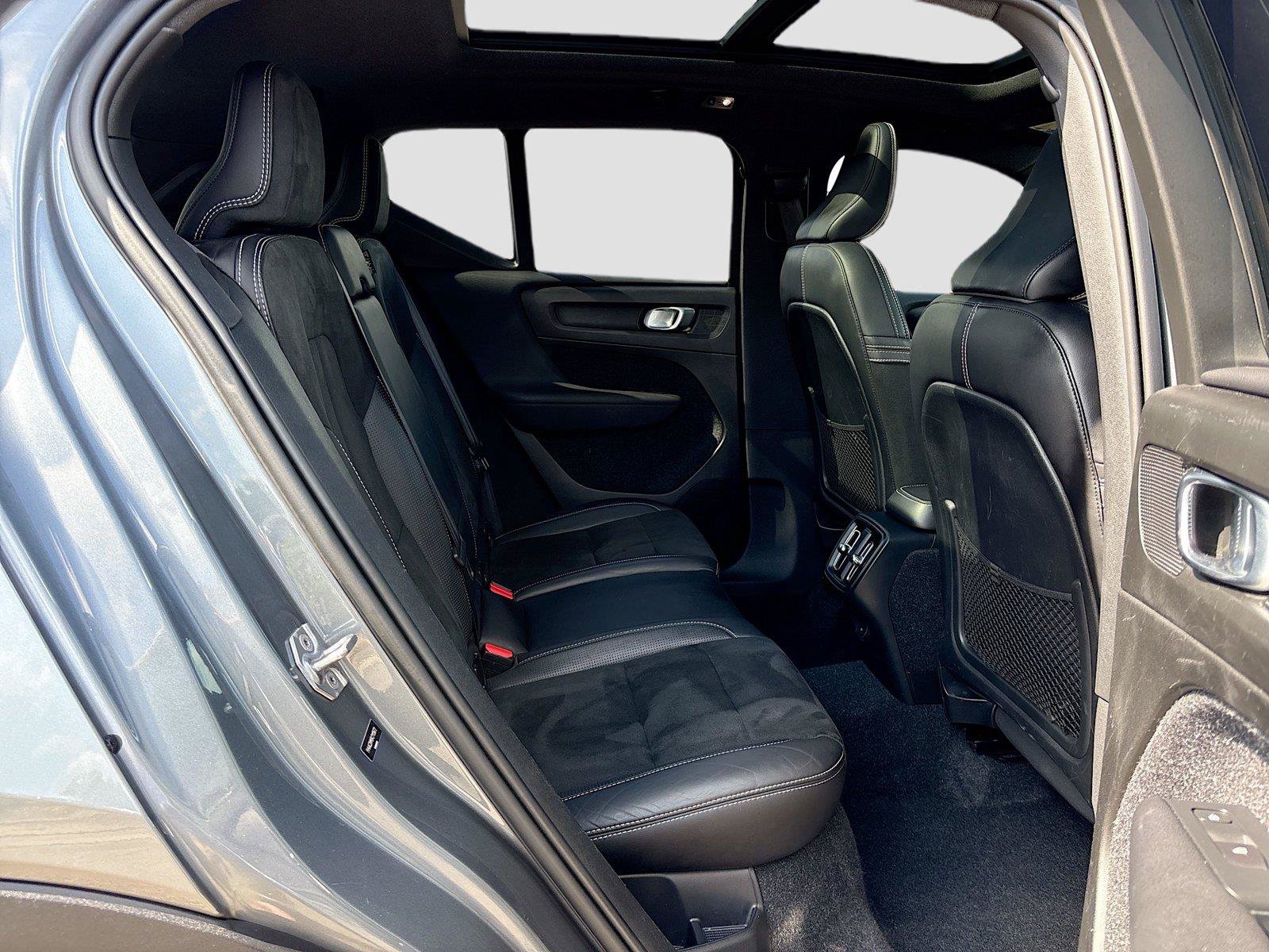 Used 2019 Volvo XC40 T4 R-Design FWD image 27