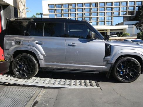 Used 2024 Land Rover Defender 110 X-Dynamic SE image 64