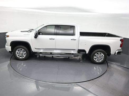 Used 2024 Chevrolet Silverado 2500 High Country AWD/4WD image 17