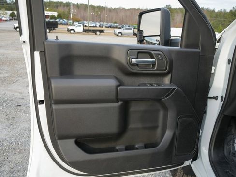 Used 2025 Chevrolet Silverado 3500 W/T image 15