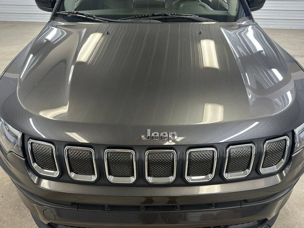 Used 2022 Jeep Compass Latitude w/ Sun and Sound Group AWD/4WD image 38