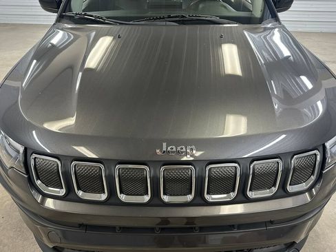 Used 2022 Jeep Compass Latitude w/ Sun and Sound Group AWD/4WD image 38