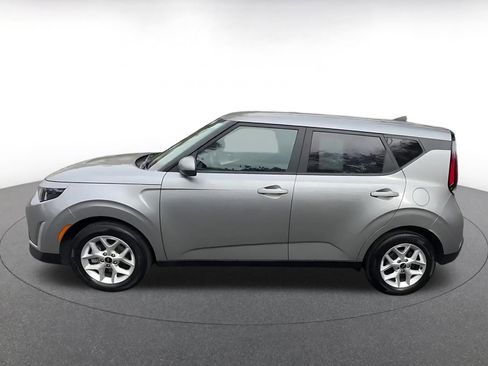Used 2025 Kia Soul LX w/ LX Technology Package image 9