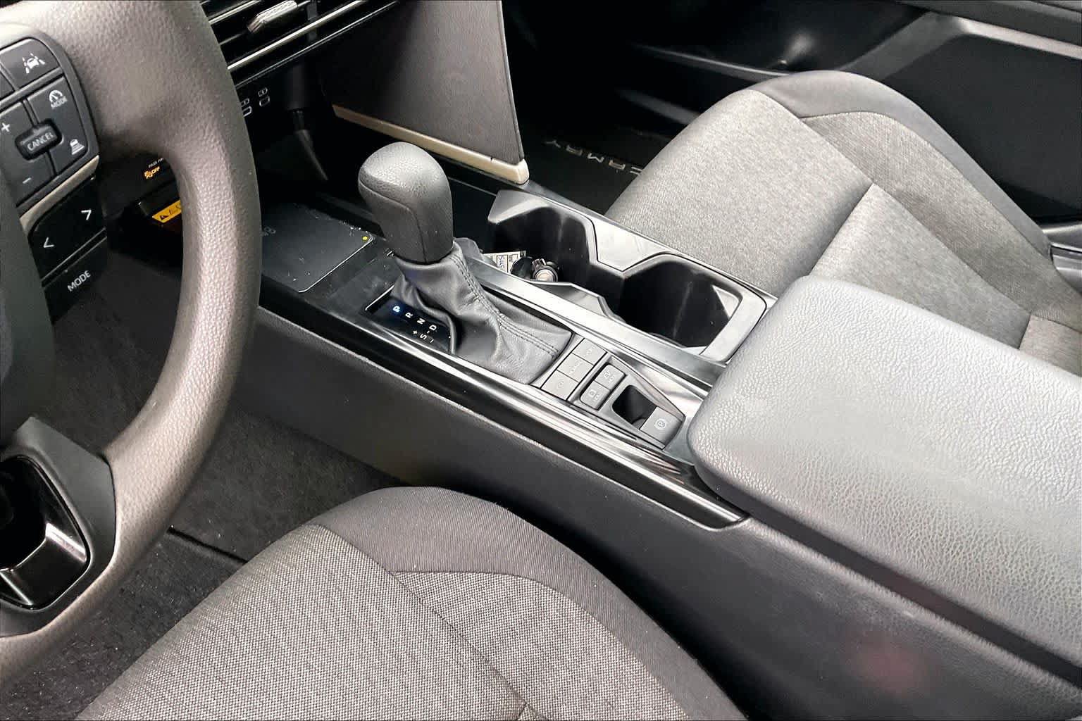 Used 2025 Toyota Camry LE w/ Convenience Package FWD image 16