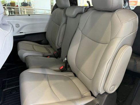 New 2026 Toyota Sienna XLE image 30