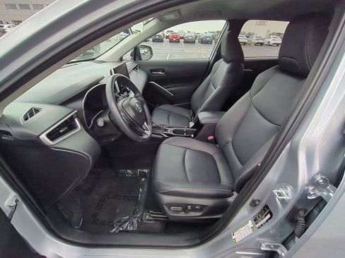 Used 2025 Toyota Corolla Cross XLE AWD/4WD image 8