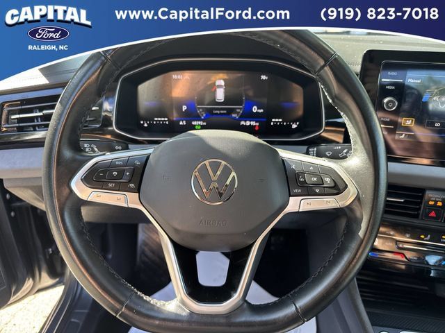 Used 2025 Volkswagen Jetta SE FWD image 25