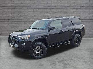 Used 2020 Toyota 4Runner SR5 Premium w/ Moonroof Package AWD/4WD video 3