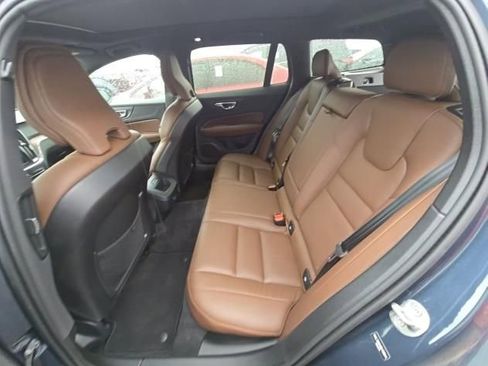 Used 2025 Volvo V60 B5 Cross Country Plus AWD/4WD image 6