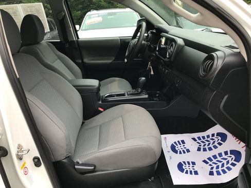 Used 2018 Toyota Tacoma SR w/ SR Convenience Package RWD image 24