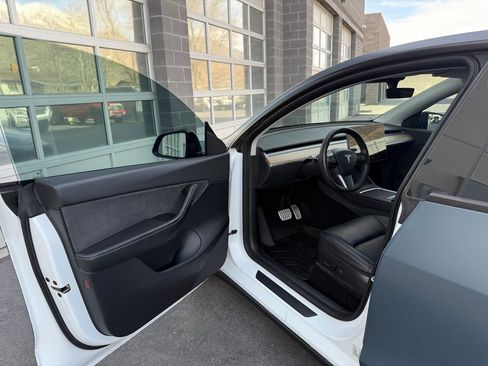 Used 2022 Tesla Model Y Performance image 27