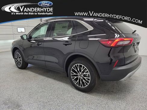 New 2026 Ford Escape SE FWD image 4