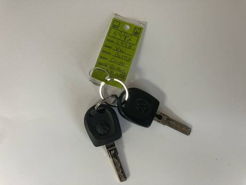 Used 1998 Volkswagen Beetle Coupe FWD image 32
